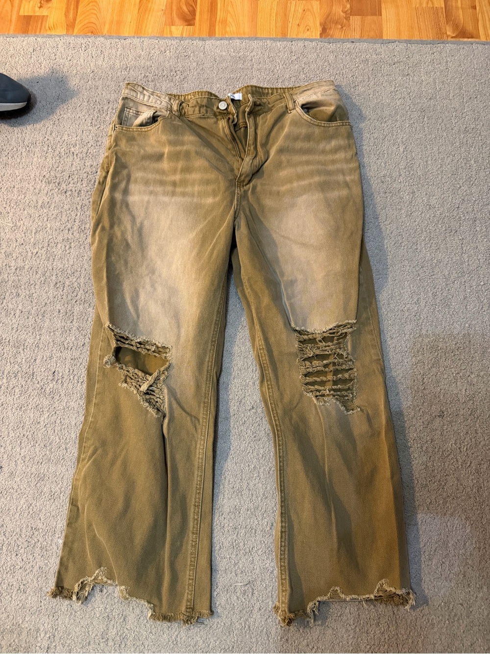 Zenana Women’s  Distressed Cropped Jeans - Casual Ripped Style